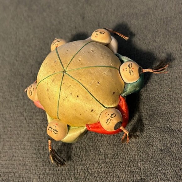Vintage Chinese Silk Pin Cushion, 6 Children - Picture 6 of 9